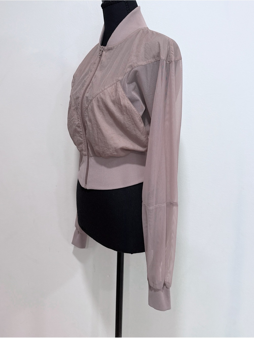 EUC XS Alo Cropped Air It Out Bomber Sheer Dusty Pink Zip Bomber Jacket - Picture 5 of 10